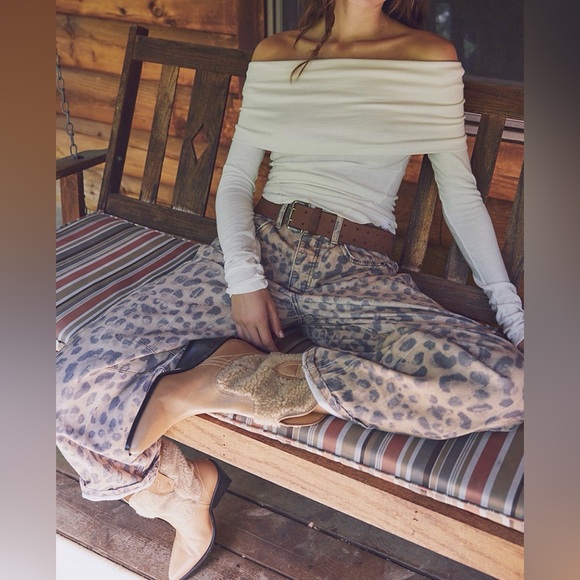 We The Free Good Luck Leopard Barrel Jeans Brown Sugar size 31 + 30 NWT - Picture 2 of 7